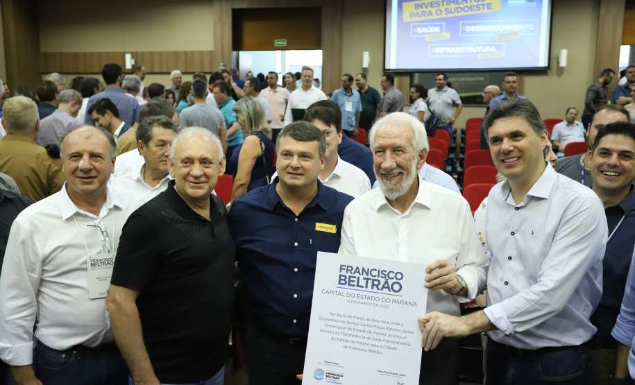 Francisco Beltrão, no Sudoeste do Estado, é a capital do Estado. O vice-governador Darci Piana assinou nesta sexta-feira (13) o decreto de transferência da capital administrativa do Paraná para o município e inaugurou a agenda de despachos e liberações do Poder Executivo com lideranças políticas e empresariais da região. Curitiba, 13/03/2020. Foto: José Fernando Ogura/AEN