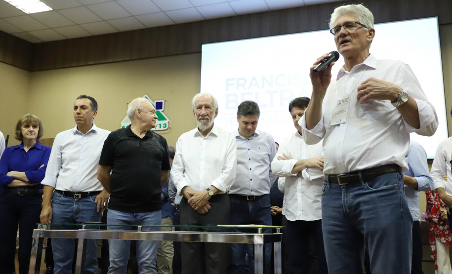 O vice-governador Darci Piana assinou nesta sexta-feira (13), em Francisco Beltrão, decreto que regulamenta a lei 17.773/2013 que instituiu o Sistema Unificado Estadual de Sanidade Agroindustrial Familiar, Artesanal e de Pequeno Porte do Paraná (Susaf-PR).