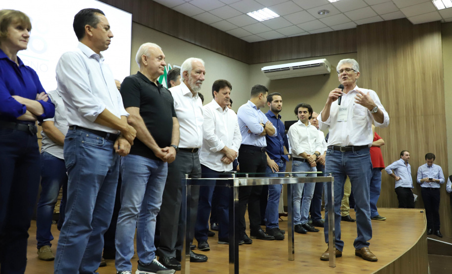 O vice-governador Darci Piana assinou nesta sexta-feira (13), em Francisco Beltrão, decreto que regulamenta a lei 17.773/2013 que instituiu o Sistema Unificado Estadual de Sanidade Agroindustrial Familiar, Artesanal e de Pequeno Porte do Paraná (Susaf-PR).