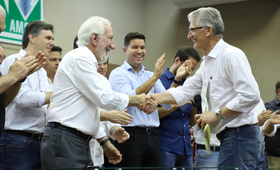 O vice-governador Darci Piana assinou nesta sexta-feira (13), em Francisco Beltrão, decreto que regulamenta a lei 17.773/2013 que instituiu o Sistema Unificado Estadual de Sanidade Agroindustrial Familiar, Artesanal e de Pequeno Porte do Paraná (Susaf-PR).