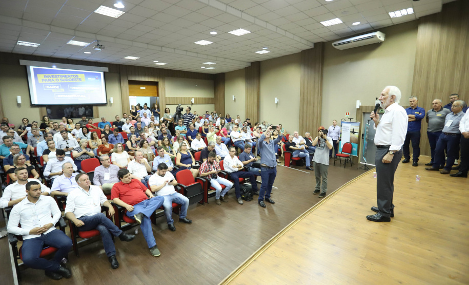 O vice-governador Darci Piana assinou nesta sexta-feira (13), em Francisco Beltrão, decreto que regulamenta a lei 17.773/2013 que instituiu o Sistema Unificado Estadual de Sanidade Agroindustrial Familiar, Artesanal e de Pequeno Porte do Paraná (Susaf-PR).