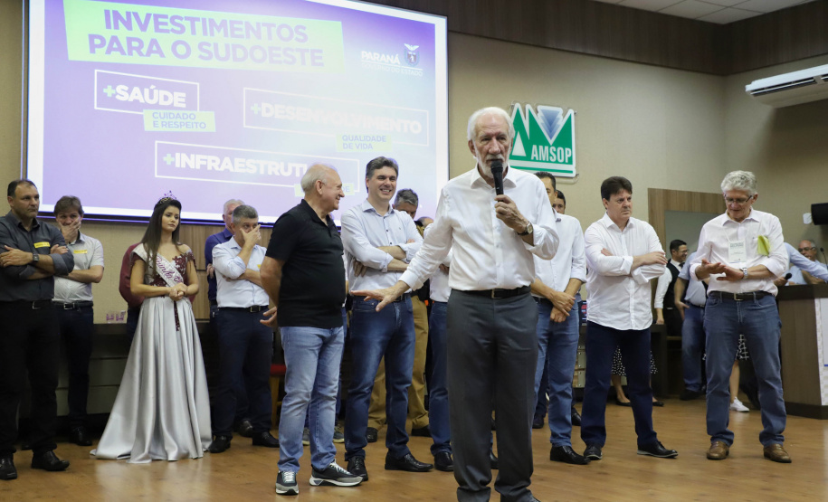 O município de Francisco Beltrão, no Sudoeste do Paraná, vai receber um condomínio do idoso, do programa Viver Mais Paraná, desenvolvido pelo Governo do Estado. O empreendimento foi confirmado nesta sexta-feira (13) pelo vice-governador Darci Piana, dentro da agenda de transferência da sede administrativa do Governo do Estado para o município.