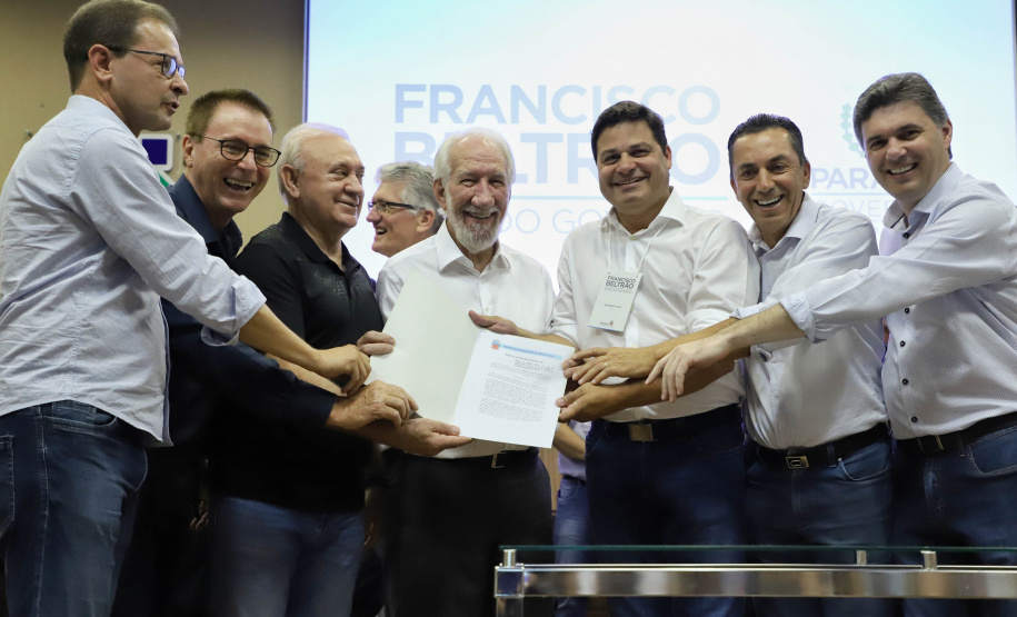 O Governo do Estado destina R$ 13,6 milhões para 21 municípios da Região Sudoeste do Paraná. Os recursos são para a execução de obras estruturantes e novos investimentos na área da saúde. O anúncio foi feito pelo vice-governador Darci Piana nesta sexta-feira (13), dentro da agenda de transferência da sede do governo para Francisco Beltrão.