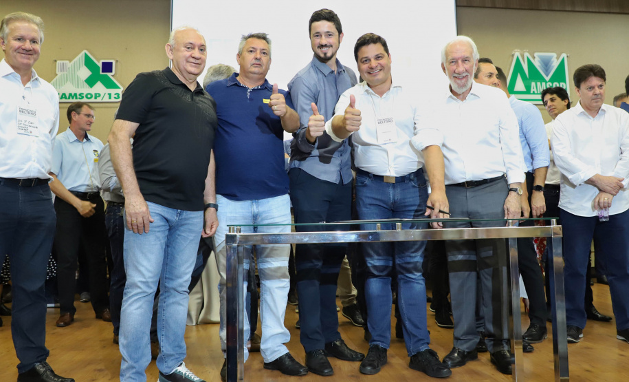 O Governo do Estado destina R$ 13,6 milhões para 21 municípios da Região Sudoeste do Paraná. Os recursos são para a execução de obras estruturantes e novos investimentos na área da saúde. O anúncio foi feito pelo vice-governador Darci Piana nesta sexta-feira (13), dentro da agenda de transferência da sede do governo para Francisco Beltrão.