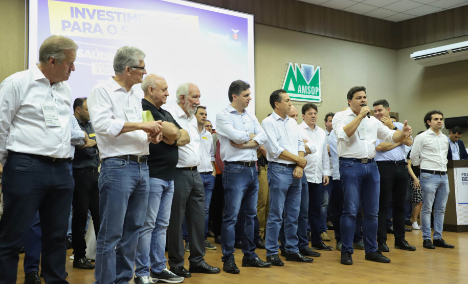 O Governo do Estado destina R$ 13,6 milhões para 21 municípios da Região Sudoeste do Paraná. Os recursos são para a execução de obras estruturantes e novos investimentos na área da saúde. O anúncio foi feito pelo vice-governador Darci Piana nesta sexta-feira (13), dentro da agenda de transferência da sede do governo para Francisco Beltrão.