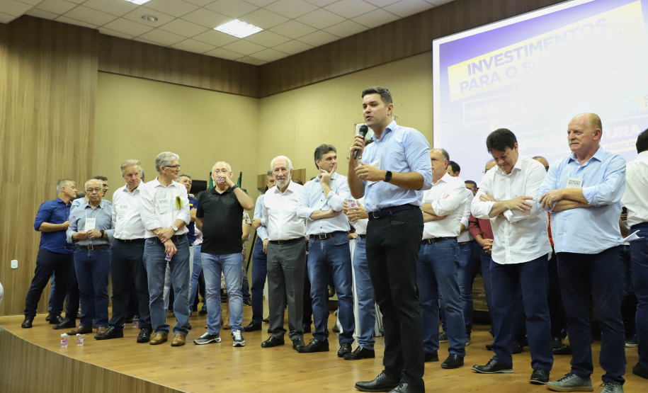 O Governo do Estado destina R$ 13,6 milhões para 21 municípios da Região Sudoeste do Paraná. Os recursos são para a execução de obras estruturantes e novos investimentos na área da saúde. O anúncio foi feito pelo vice-governador Darci Piana nesta sexta-feira (13), dentro da agenda de transferência da sede do governo para Francisco Beltrão.