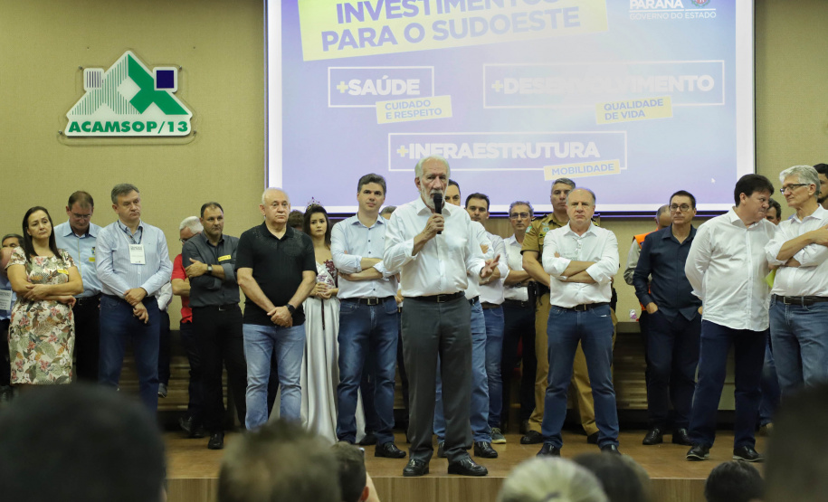 O Governo do Estado destina R$ 13,6 milhões para 21 municípios da Região Sudoeste do Paraná. Os recursos são para a execução de obras estruturantes e novos investimentos na área da saúde. O anúncio foi feito pelo vice-governador Darci Piana nesta sexta-feira (13), dentro da agenda de transferência da sede do governo para Francisco Beltrão.