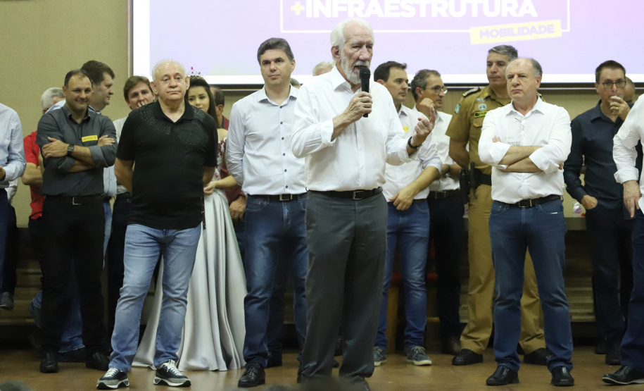 O Governo do Estado destina R$ 13,6 milhões para 21 municípios da Região Sudoeste do Paraná. Os recursos são para a execução de obras estruturantes e novos investimentos na área da saúde. O anúncio foi feito pelo vice-governador Darci Piana nesta sexta-feira (13), dentro da agenda de transferência da sede do governo para Francisco Beltrão.