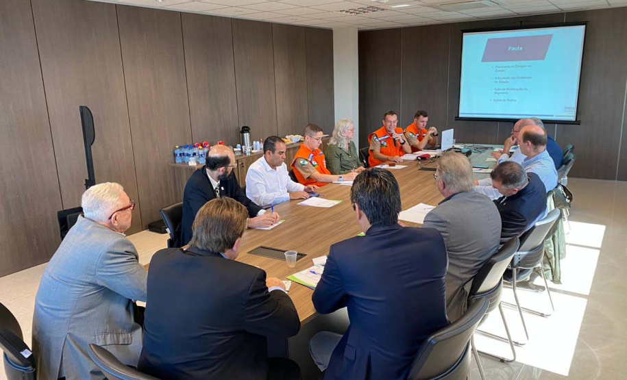 O Paraná ganha novos aliados na guerra contra a dengue. Na próxima quarta-feira (18), entidades dos setores imobiliários e da construção civil farão um Dia D contra a doença em imóveis fechados ou em construção de todo o Estado, para identificar possíveis focos do Aedes aegypti. Foto: Defesa Civil