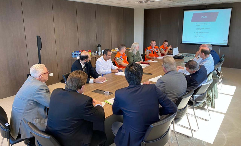 O Paraná ganha novos aliados na guerra contra a dengue. Na próxima quarta-feira (18), entidades dos setores imobiliários e da construção civil farão um Dia D contra a doença em imóveis fechados ou em construção de todo o Estado, para identificar possíveis focos do Aedes aegypti. Foto: Defesa Civil