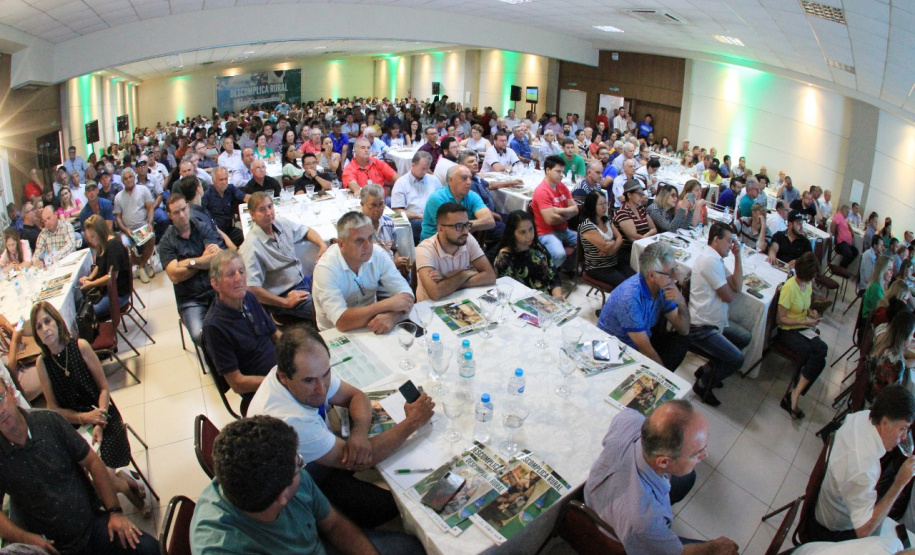 A Secretaria de Estado do Desenvolvimento Sustentável e do Turismo, em parceria com a Faep/Senar, promoveu nesta quinta e sexta-feira (12 e 13) mais uma rodada de eventos no Interior para apresentação do Programa Descomplica Rural e do ICMS Ecológico, nos municípios de Umuarama e Campo Mourão. Foto: Faep/SEDEST