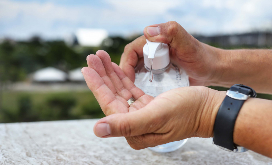 A informação de qualidade é ainda uma das melhores armas para se prevenir contra o coronavírus. Pensando nisso, o Governo do Paraná lançou uma campanha que intensifica orientações sobre os métodos de prevenção, para evitar a propagação do vírus e também para tranquilizar a população. Todo o conteúdo está disponível no site www.coronavirus.pr.gov.br. Foto: José Fernando Ogura/AEN