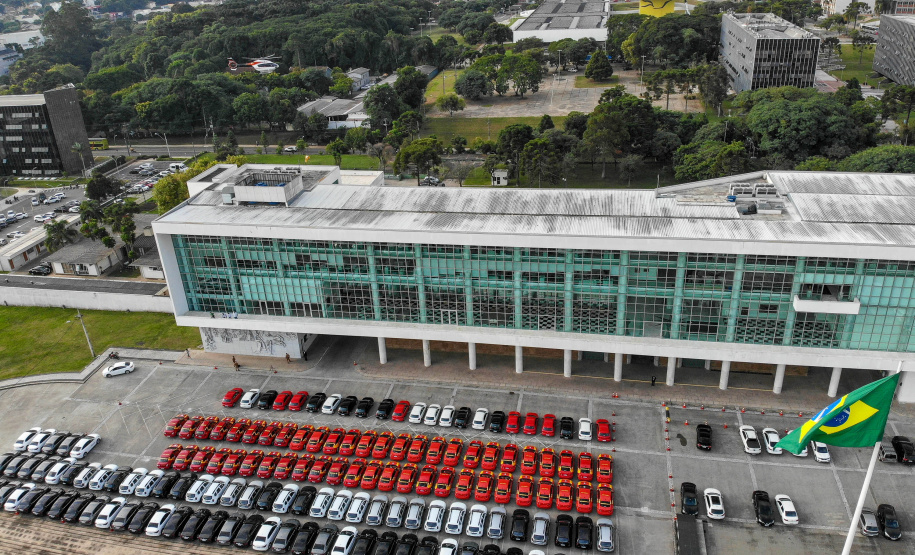A entrega é parte de um amplo pacote de novos veículos, que atendem a Polícia Militar, a Polícia Civil e o Corpo de Bombeiros. Nesse momento, no entanto, eles vão apoiar ações em conjunto com a sociedade civil para conter a circulação do novo coronavírus (Covid-19).

Foto: Gilson Abreu/AEN