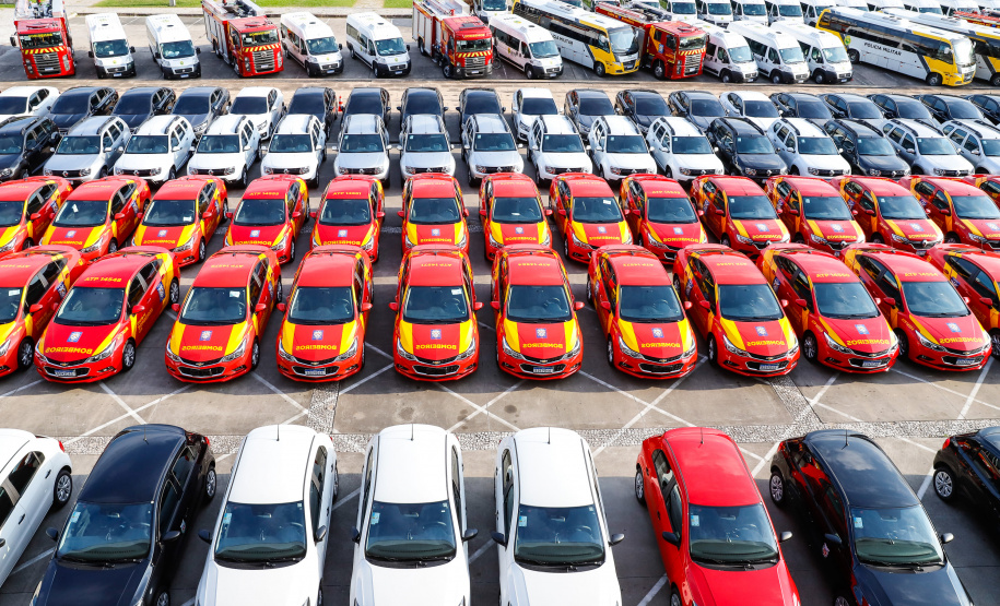 A entrega é parte de um amplo pacote de novos veículos, que atendem a Polícia Militar, a Polícia Civil e o Corpo de Bombeiros. Nesse momento, no entanto, eles vão apoiar ações em conjunto com a sociedade civil para conter a circulação do novo coronavírus (Covid-19).