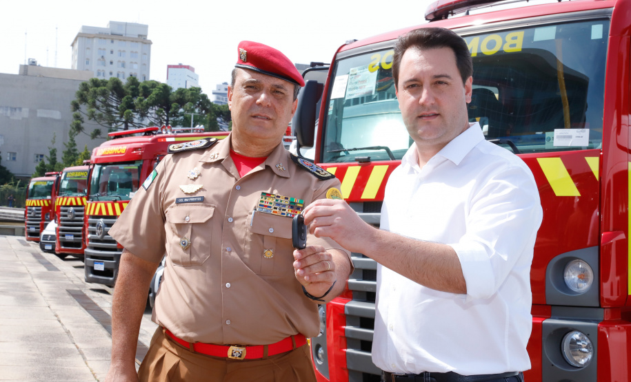 A entrega é parte de um amplo pacote de novos veículos, que atendem a Polícia Militar, a Polícia Civil e o Corpo de Bombeiros. Nesse momento, no entanto, eles vão apoiar ações em conjunto com a sociedade civil para conter a circulação do novo coronavírus (Covid-19).