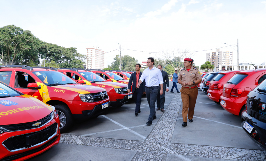 A entrega é parte de um amplo pacote de novos veículos, que atendem a Polícia Militar, a Polícia Civil e o Corpo de Bombeiros. Nesse momento, no entanto, eles vão apoiar ações em conjunto com a sociedade civil para conter a circulação do novo coronavírus (Covid-19).
