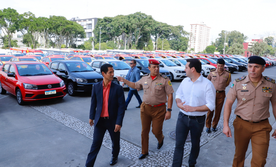 A entrega é parte de um amplo pacote de novos veículos, que atendem a Polícia Militar, a Polícia Civil e o Corpo de Bombeiros. Nesse momento, no entanto, eles vão apoiar ações em conjunto com a sociedade civil para conter a circulação do novo coronavírus (Covid-19).