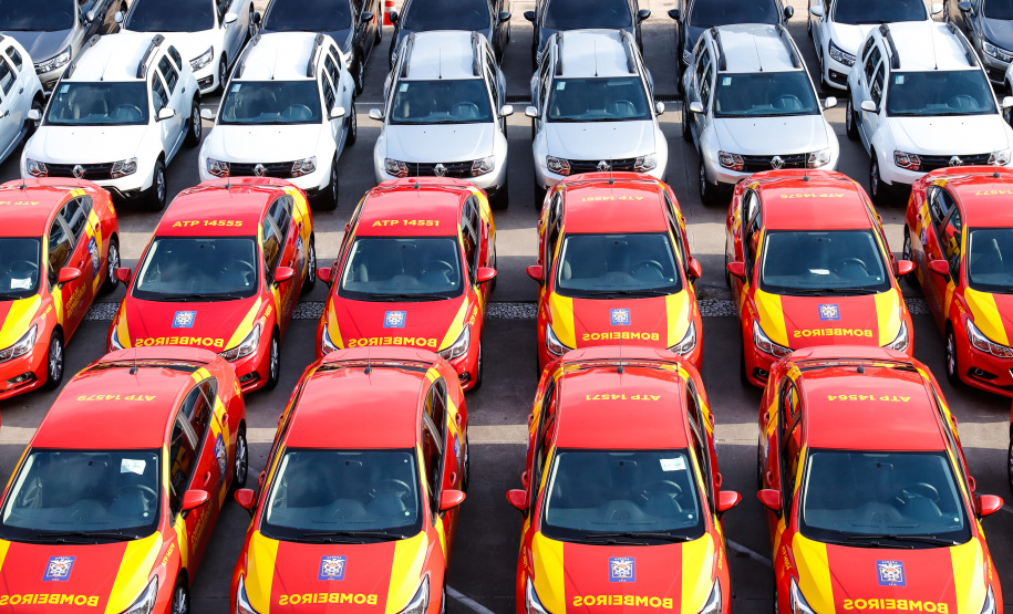 A entrega é parte de um amplo pacote de novos veículos, que atendem a Polícia Militar, a Polícia Civil e o Corpo de Bombeiros. Nesse momento, no entanto, eles vão apoiar ações em conjunto com a sociedade civil para conter a circulação do novo coronavírus (Covid-19).