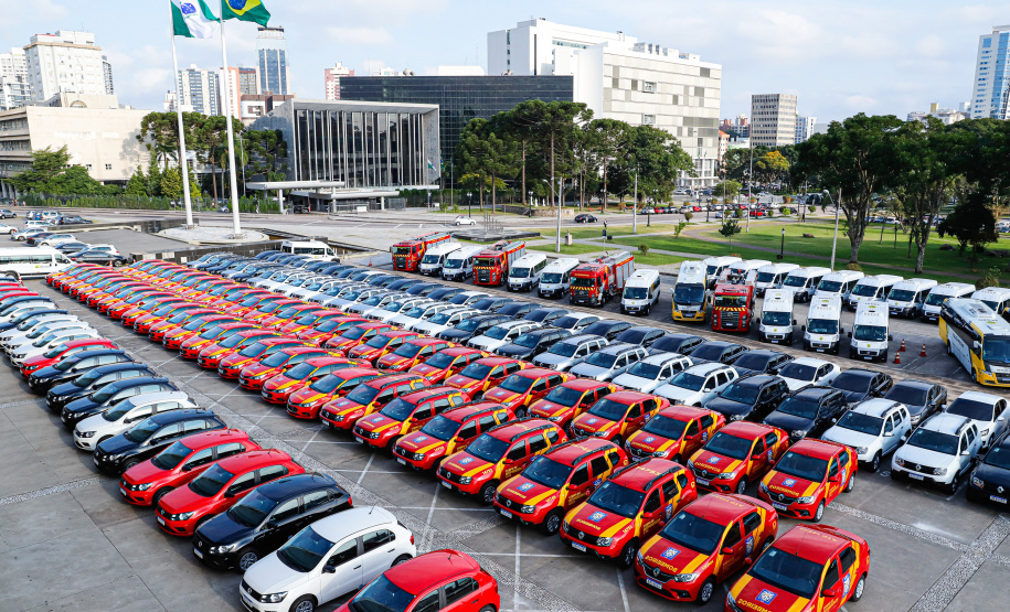 A entrega é parte de um amplo pacote de novos veículos, que atendem a Polícia Militar, a Polícia Civil e o Corpo de Bombeiros. Nesse momento, no entanto, eles vão apoiar ações em conjunto com a sociedade civil para conter a circulação do novo coronavírus (Covid-19).