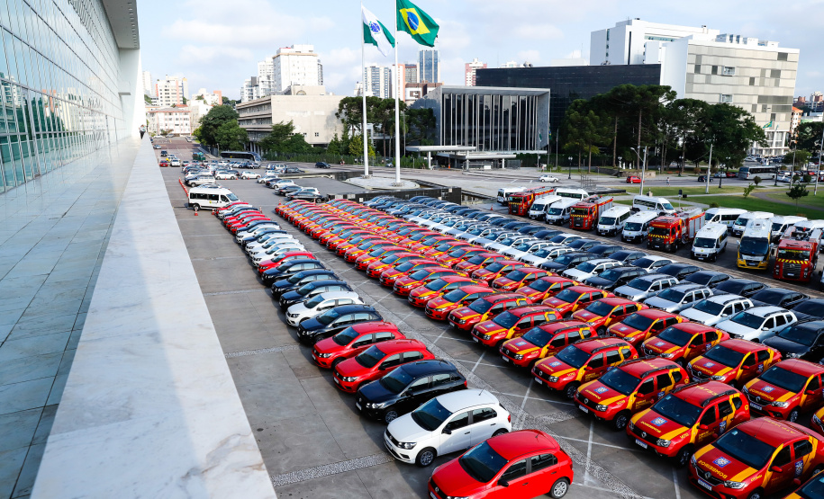 A entrega é parte de um amplo pacote de novos veículos, que atendem a Polícia Militar, a Polícia Civil e o Corpo de Bombeiros. Nesse momento, no entanto, eles vão apoiar ações em conjunto com a sociedade civil para conter a circulação do novo coronavírus (Covid-19).