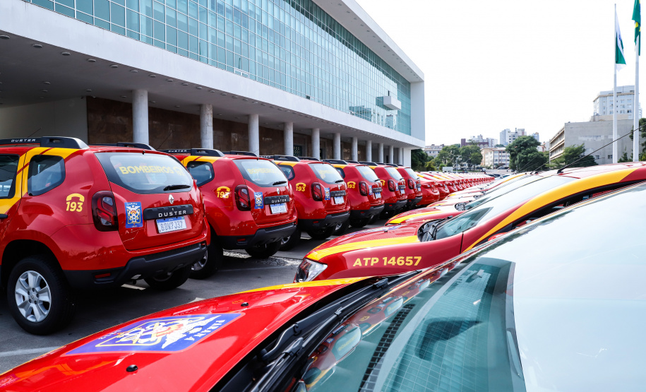 A entrega é parte de um amplo pacote de novos veículos, que atendem a Polícia Militar, a Polícia Civil e o Corpo de Bombeiros. Nesse momento, no entanto, eles vão apoiar ações em conjunto com a sociedade civil para conter a circulação do novo coronavírus (Covid-19).