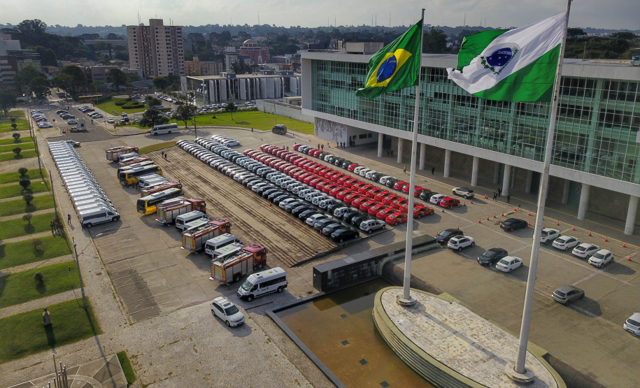 A entrega é parte de um amplo pacote de novos veículos, que atendem a Polícia Militar, a Polícia Civil e o Corpo de Bombeiros. Nesse momento, no entanto, eles vão apoiar ações em conjunto com a sociedade civil para conter a circulação do novo coronavírus (Covid-19).

Foto: José Fernando Ogura/AEN