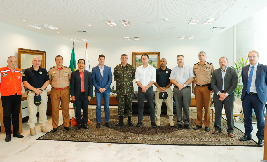 Uma série de iniciativas foram apresentadas ao governador durante reunião com equipes do Estado nesta quarta-feira, no Palácio Iguaçu. As medidas passam por avaliação do aspecto legal e devem ser divulgadas o mais breve possível.