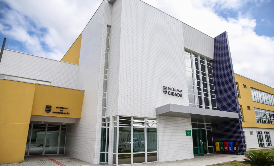 Orientação é para que a população só vá às unidades para Boletim de Ocorrência em casos graves e urgentes. Instituto de Identificação também irá suspender o atendimento a partir do dia 24 de março.