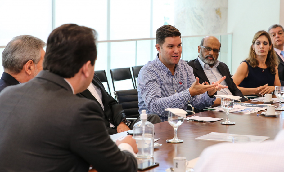 O Governador Carlos Massa Ratinho Junior recebe nesta quinta-feira (19),  representantes do Tribunal de Contas, Ministério Publico, Assembléia Legislativa e secretários de Estado para reunião de efeitos da Pandemia no Estado,  Curitiba, 19/03/2020 - Foto: Geraldo Bubniak/AEN