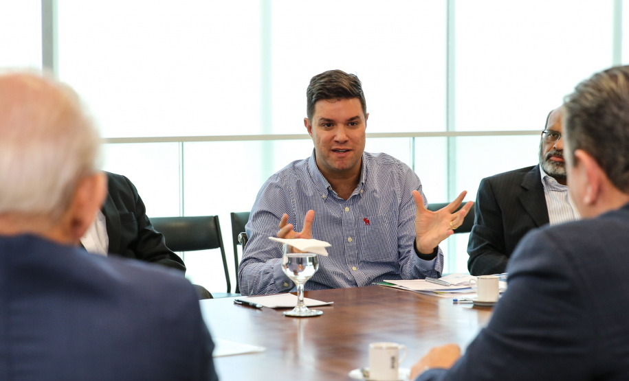 O Governador Carlos Massa Ratinho Junior recebe nesta quinta-feira (19),  representantes do Tribunal de Contas, Ministério Publico, Assembléia Legislativa e secretários de Estado para reunião de efeitos da Pandemia no Estado,  Curitiba, 19/03/2020 - Foto: Geraldo Bubniak/AEN