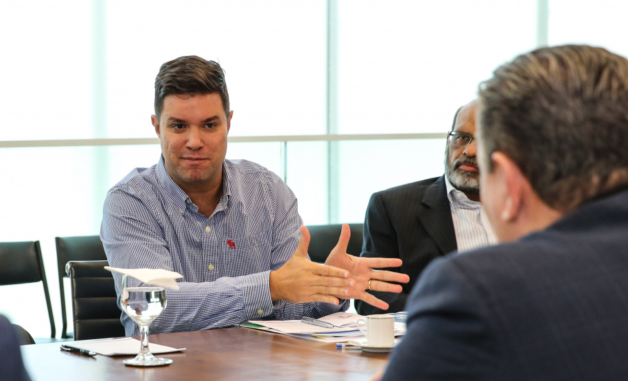 O Governador Carlos Massa Ratinho Junior recebe nesta quinta-feira (19),  representantes do Tribunal de Contas, Ministério Publico, Assembléia Legislativa e secretários de Estado para reunião de efeitos da Pandemia no Estado,  Curitiba, 19/03/2020 - Foto: Geraldo Bubniak/AEN