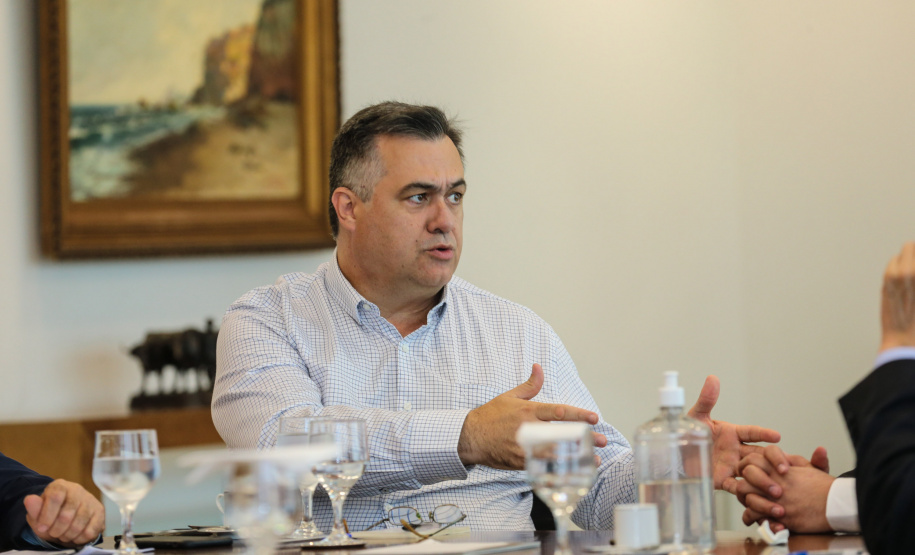 O Governador Carlos Massa Ratinho Junior recebe nesta quinta-feira (19),  representantes do Tribunal de Contas, Ministério Publico, Assembléia Legislativa e secretários de Estado para reunião de efeitos da Pandemia no Estado,  Curitiba, 19/03/2020 - Foto: Geraldo Bubniak/AEN