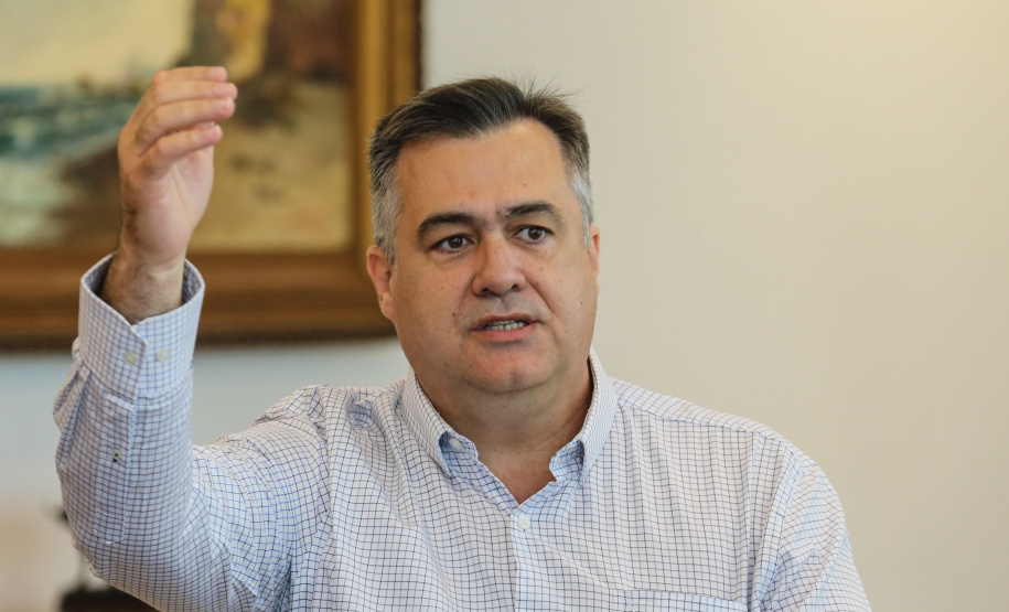 O Governador Carlos Massa Ratinho Junior recebe nesta quinta-feira (19),  representantes do Tribunal de Contas, Ministério Publico, Assembléia Legislativa e secretários de Estado para reunião de efeitos da Pandemia no Estado,  Curitiba, 19/03/2020 - Foto: Geraldo Bubniak/AEN