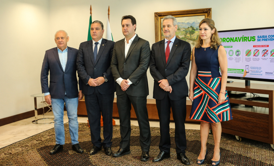 O Governador Carlos Massa Ratinho Junior recebe nesta quinta-feira (19),  representantes do Tribunal de Contas, Ministério Publico, Assembléia Legislativa e secretários de Estado para reunião de efeitos da Pandemia no Estado,  Curitiba, 19/03/2020 - Foto: Geraldo Bubniak/AEN