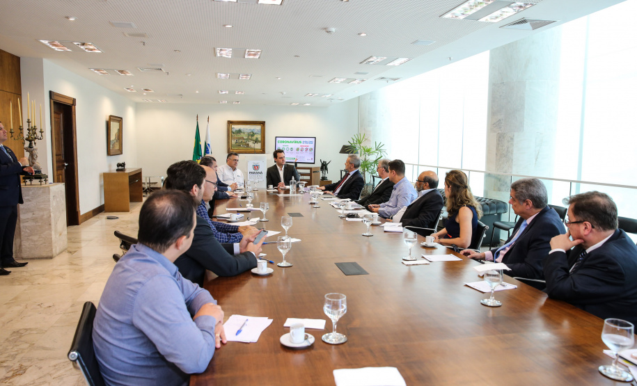 O Governador Carlos Massa Ratinho Junior recebe nesta quinta-feira (19),  representantes do Tribunal de Contas, Ministério Publico, Assembléia Legislativa e secretários de Estado para reunião de efeitos da Pandemia no Estado,  Curitiba, 19/03/2020 - Foto: Geraldo Bubniak/AEN