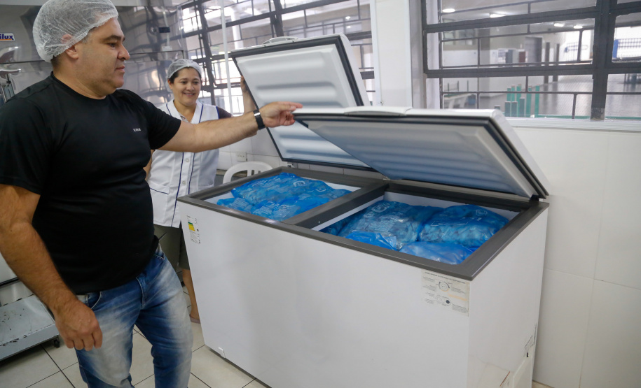 Alimentos da merenda serão distribuídos aos beneficiários do Bolsa Família.Foto Gilson Abreu/AEN