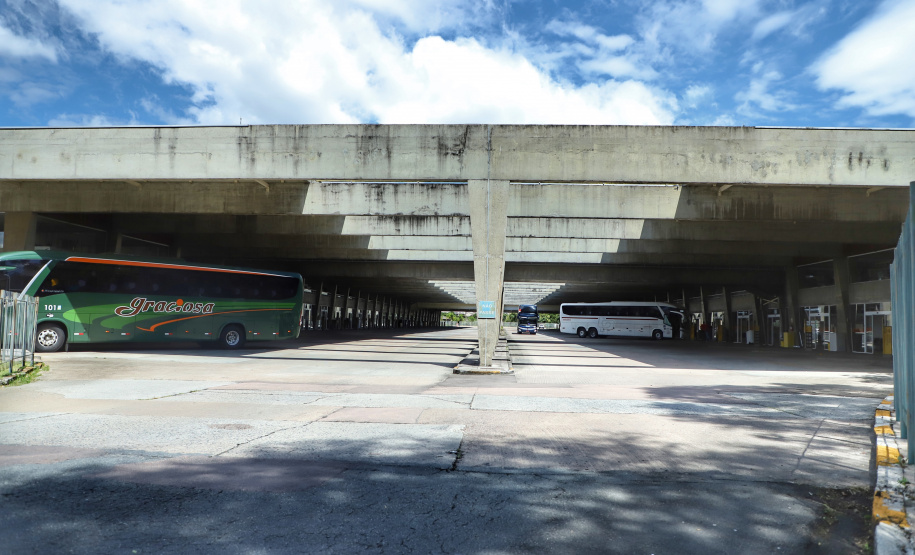 O Governo do Estado publicou diversos decretos nesta semana para evitar aglomerações e conter os avanços do novo coronavírus (Covid-19) no Paraná.