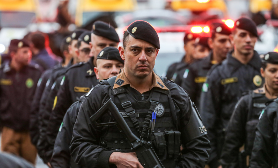 Serão contratados 2,4 mil profissionais. Edital está no portal do Núcleo de concursos da UFPR. Inscrições estarão abertas de 1º de abril até às 17 horas de 4 de maio deste ano.