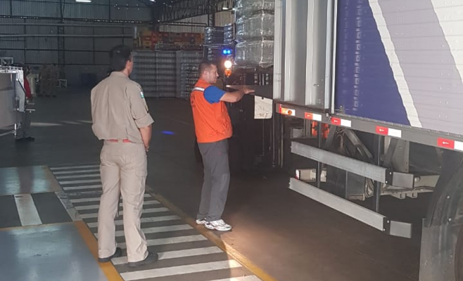 Estado recebe doação e vai distribuir 52 mil litros de álcool a entidades. Foto: Defesa Civil