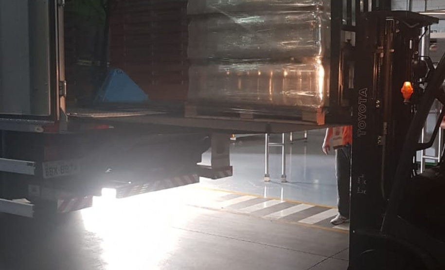 Estado recebe doação e vai distribuir 52 mil litros de álcool a entidades. Foto: Defesa Civil