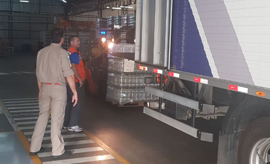 Estado recebe doação e vai distribuir 52 mil litros de álcool a entidades. Foto: Defesa Civil