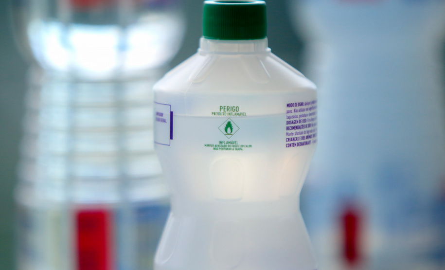 Estado recebe doação e vai distribuir 52 mil litros de álcool a entidades. Foto: Gilson Abreu/AEN