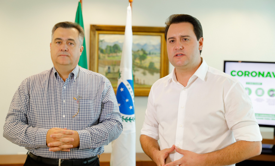 O Governo do Estado está alinhando com as emissoras e meios de comunicação do Paraná a divulgação das notícias sobre o novo coronavírus. O governador Carlos Massa Ratinho Junior recebeu nesta sexta-feira (20) chefes de reportagem e proprietários de veículos para alinhar as informações e destacar a colaboração da imprensa no papel de manter a população bem informada sobre a evolução e as medidas de contenção do Covid-19.