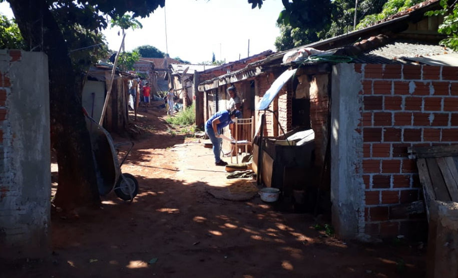 Soldados do Exército, militares estaduais, coordenadores municipais da Defesa Civil do Paraná, radioamadores voluntários e agentes de saúde municipais realizam uma grande ação de combate à dengue em 17 cidades do Estado. Foto: Defesa Civil