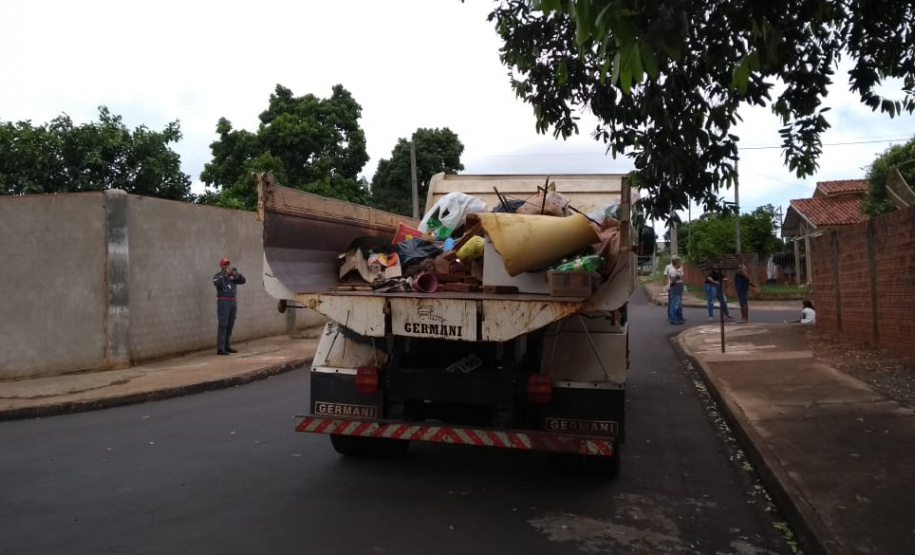 Soldados do Exército, militares estaduais, coordenadores municipais da Defesa Civil do Paraná, radioamadores voluntários e agentes de saúde municipais realizam uma grande ação de combate à dengue em 17 cidades do Estado. Foto: Defesa Civil