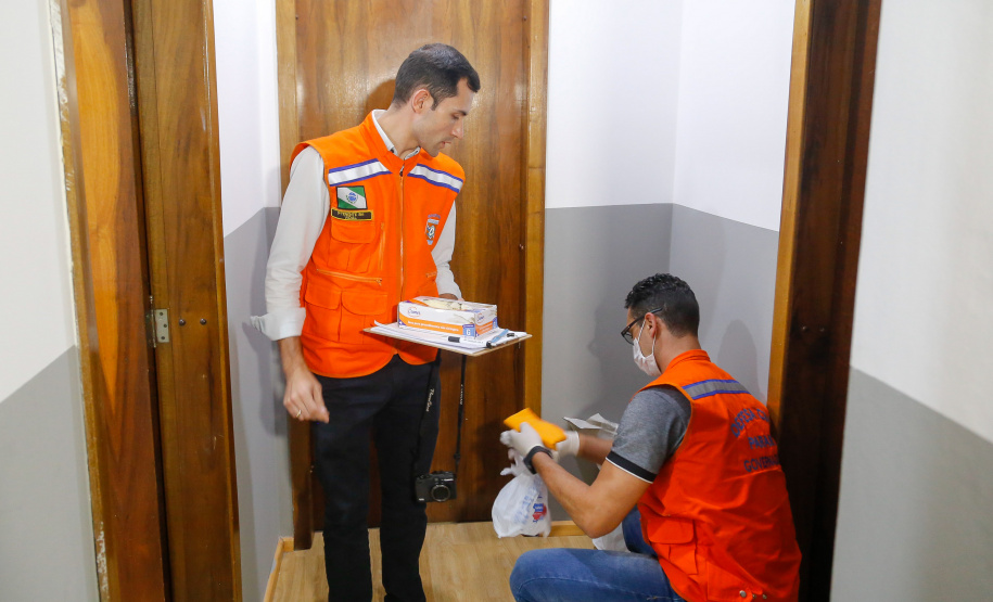 O Governo do Estado viabilizou uma rede de proteção aos profissionais de saúde diretamente ligados ao controle e tratamento do coronavírus no Paraná. Hotéis de diferentes municípios, de maneira voluntária, serão transformados em alojamentos a partir da próxima semana. A iniciativa atende uma solicitação do governador Carlos Massa Ratinho Junior e será coordenada pela Secretaria da Saúde e Defesa Civil estadual. A intenção é evitar a propagação da doença.Foto Gilson Abreu/AEN