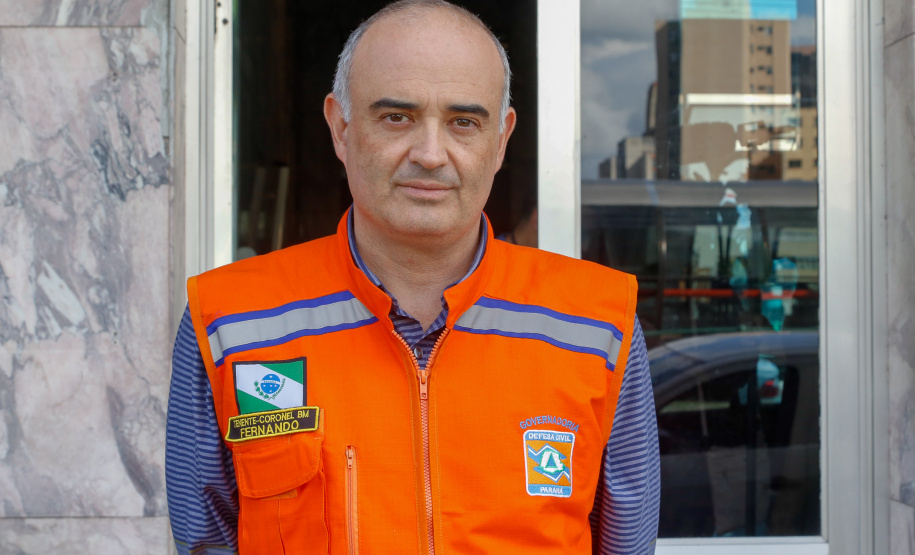 O trabalho de higienização dos 76 leitos disponíveis começou neste sábado (21). “Esses profissionais da área da saúde precisam de um espaço seguro para descansar, para seguir colaborando com o atendimento à população”, explicou o coordenador da Defesa Civil do Estado, tenente-coronel Fernando Schunig.