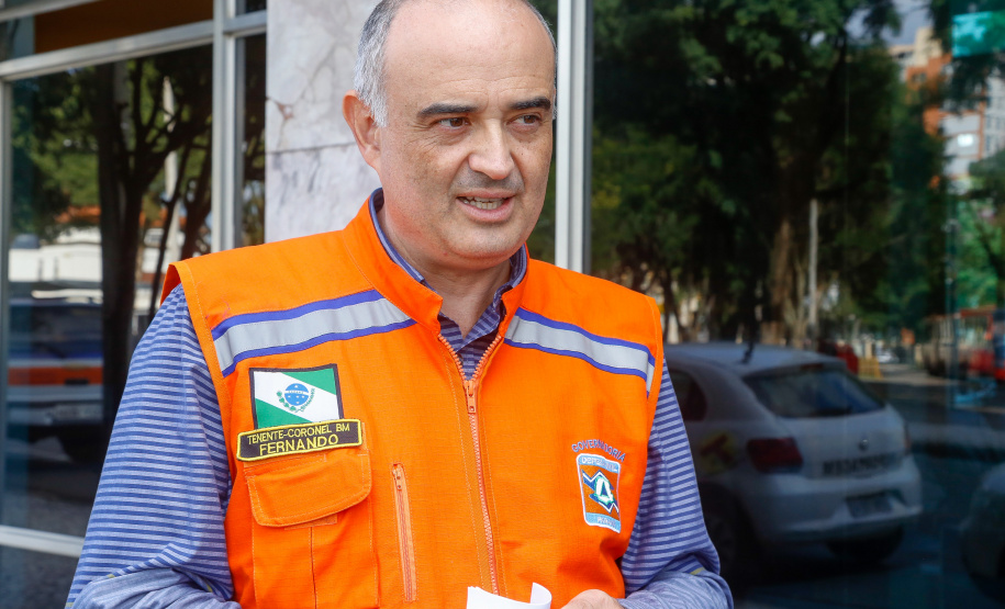 O trabalho de higienização dos 76 leitos disponíveis começou neste sábado (21). “Esses profissionais da área da saúde precisam de um espaço seguro para descansar, para seguir colaborando com o atendimento à população”, explicou o coordenador da Defesa Civil do Estado, tenente-coronel Fernando Schunig.