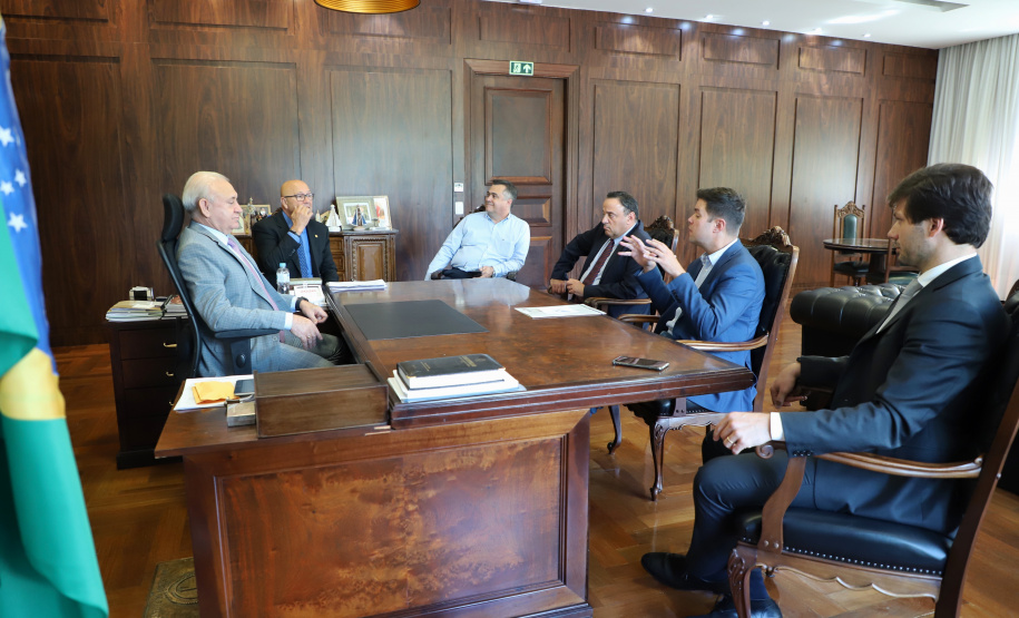 O Governo do Estado enviou nesta segunda-feira (23) para análise da Assembleia Legislativa um decreto para agilizar as ações de combate ao coronavírus no Paraná. A medida, que passa pela homologação dos deputados, flexibiliza questões orçamentárias e administrativas para assegurar os recursos necessários para áreas prioritárias como a Saúde.