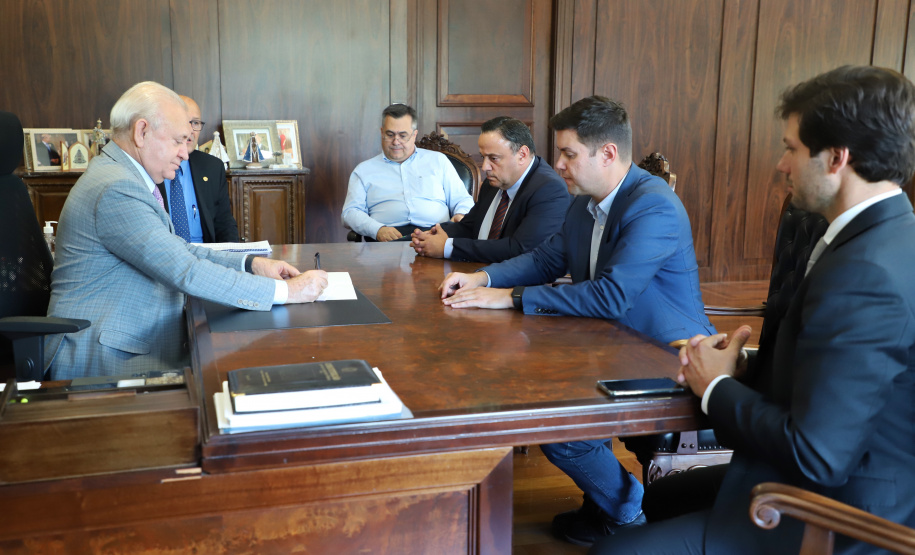 O Governo do Estado enviou nesta segunda-feira (23) para análise da Assembleia Legislativa um decreto para agilizar as ações de combate ao coronavírus no Paraná. A medida, que passa pela homologação dos deputados, flexibiliza questões orçamentárias e administrativas para assegurar os recursos necessários para áreas prioritárias como a Saúde.